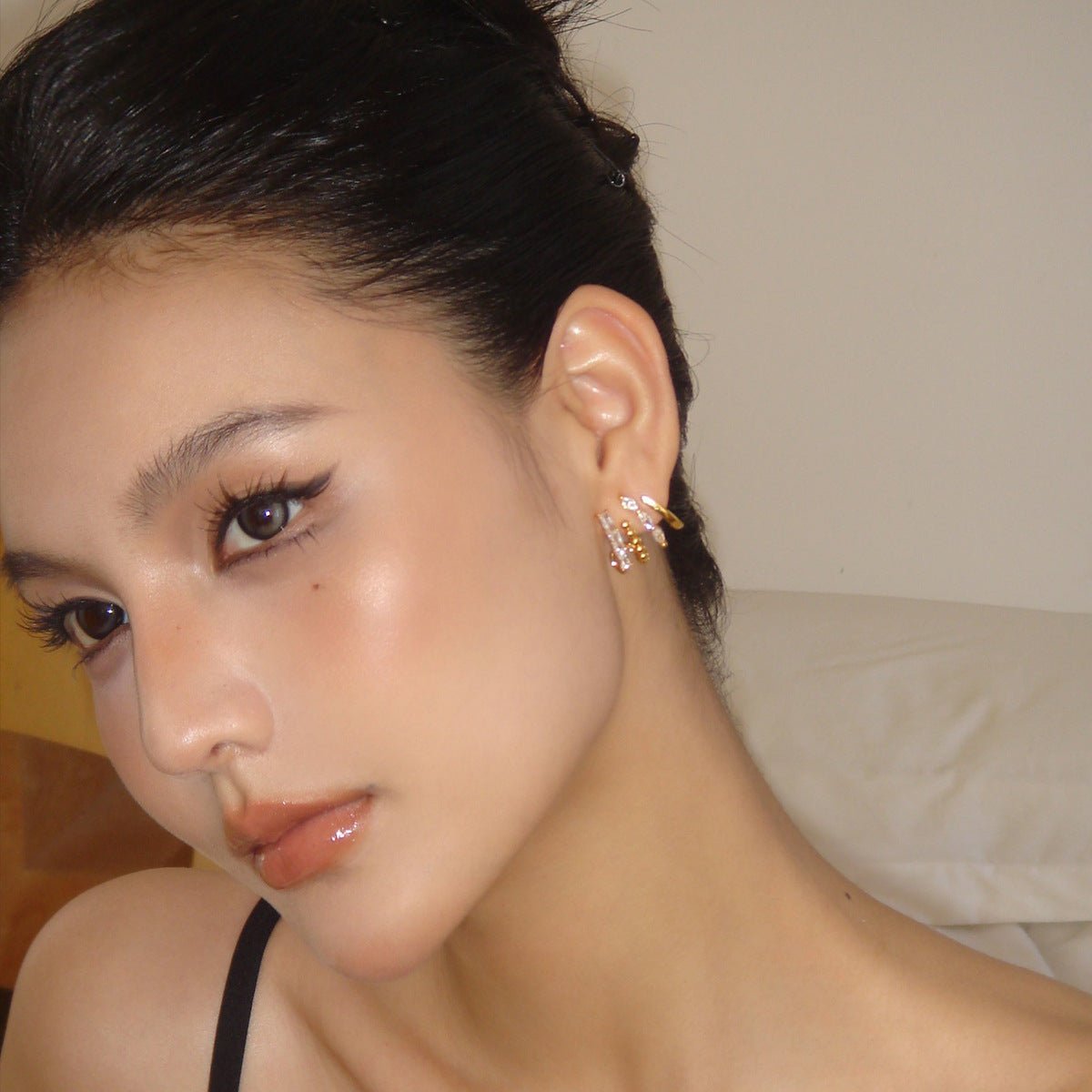 AUKIYUKI Atmosphere Horse Eye Zircon Hoop Earrings