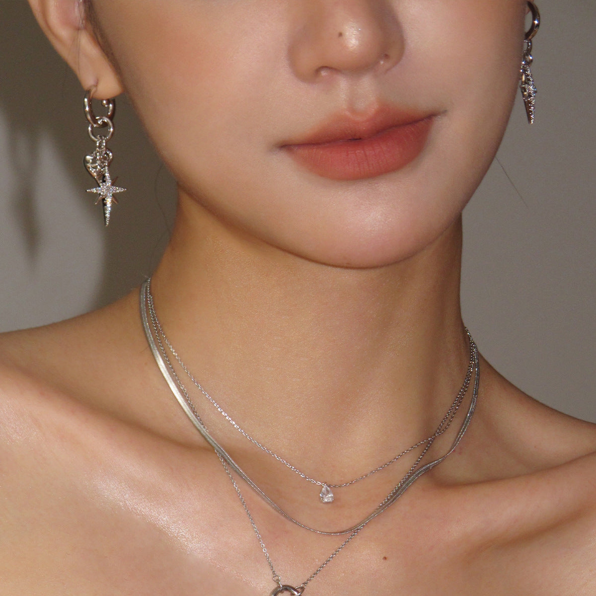AUKIYUKI  Retro Affordable  Eight Awn Star Diamond-Embedded Love Heart Earrings