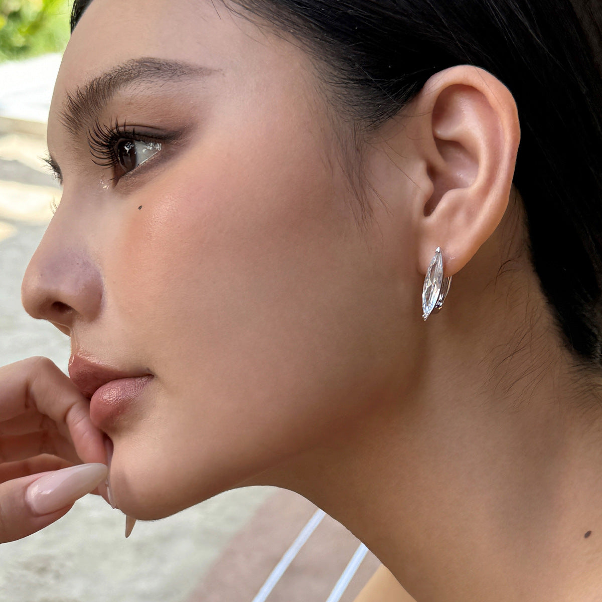 Simple Horse Eye Zircon Unique Design Cold Feeling Earrings Exquisite Refined Grace Ear Studs